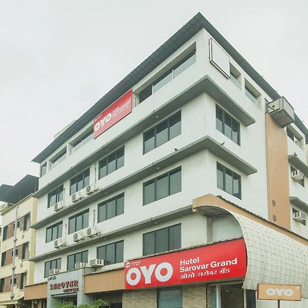 Oyo Hotel Sarovar Grand Kalamboli Exterior foto