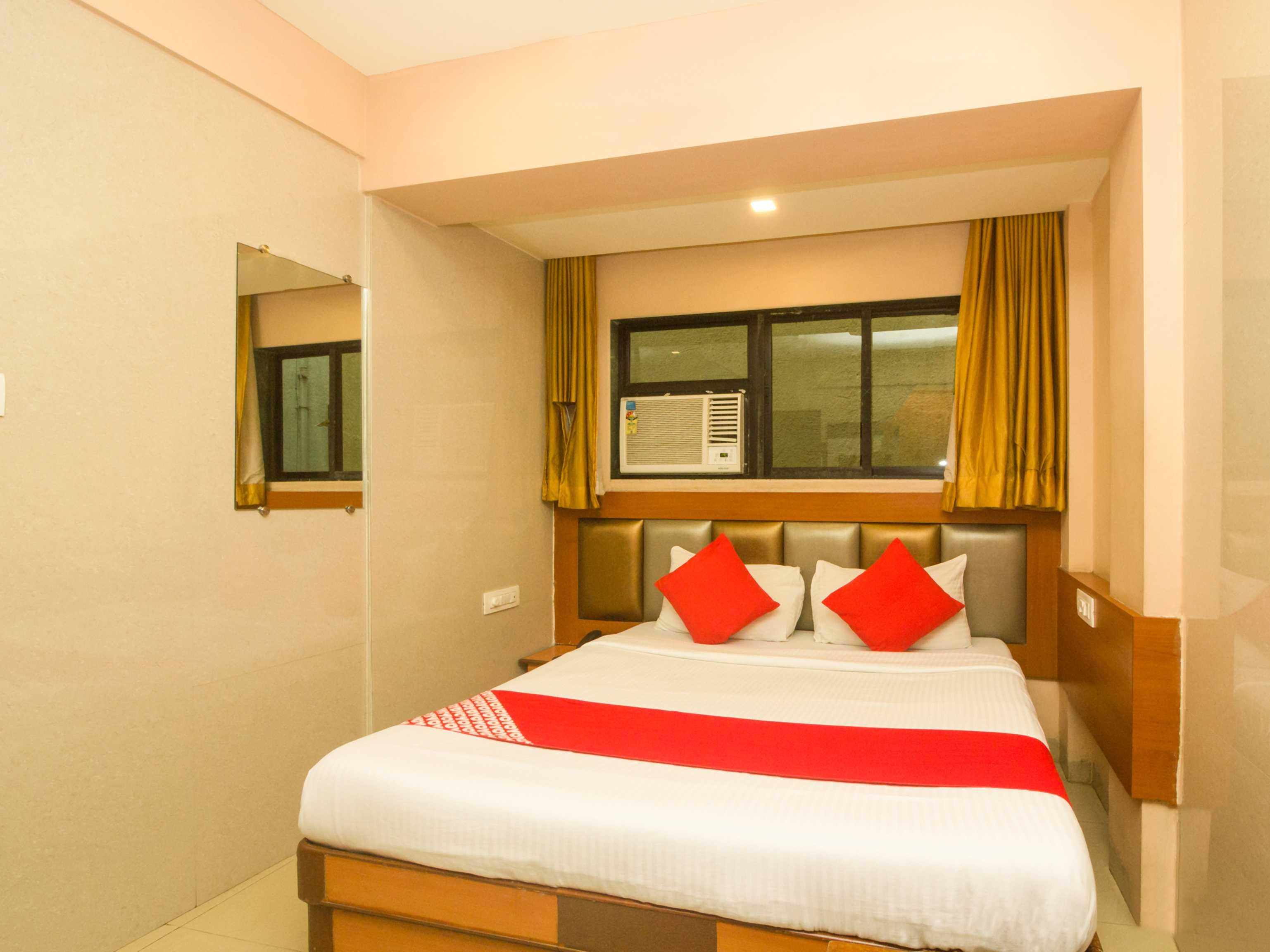 Oyo Hotel Sarovar Grand Kalamboli Exterior foto