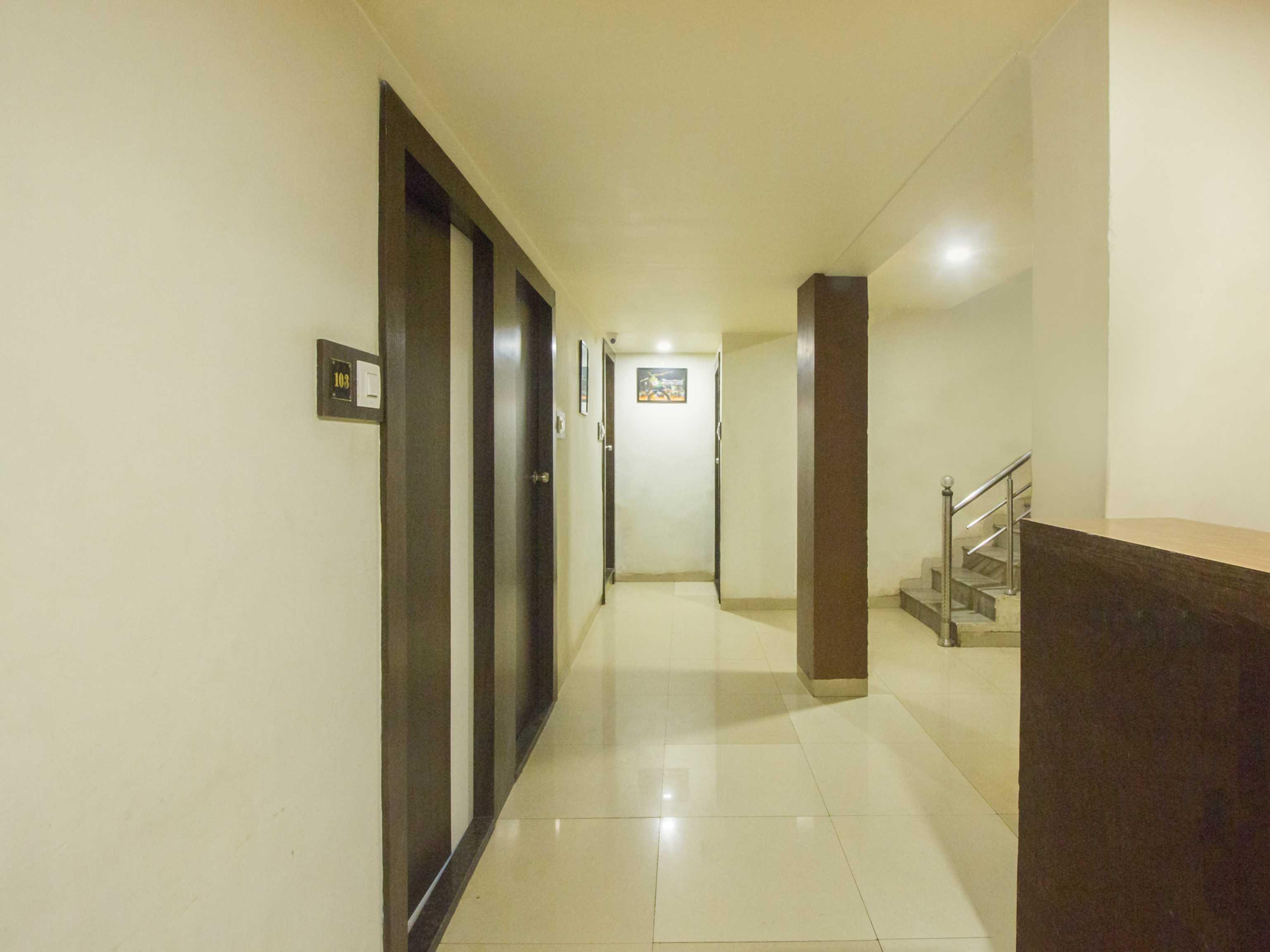 Oyo Hotel Sarovar Grand Kalamboli Exterior foto